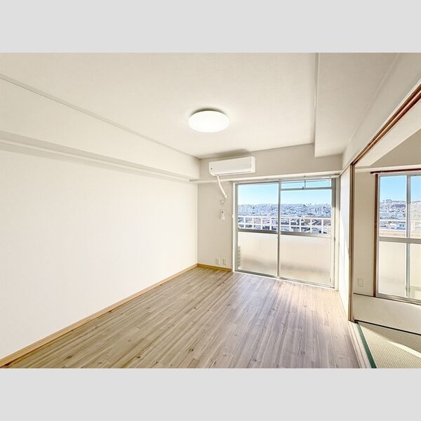 居室・リビング　写真、間取図面などが現況と異なる場合は現況優先となります。