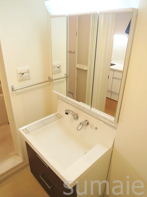 洗面設備　洗面台も完備でお出かけ前の身だしなみもチェック♪