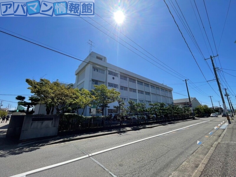 中学校　新潟市立小針中学校（中学校）まで1307m