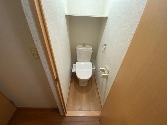 トイレ　温水便座付き