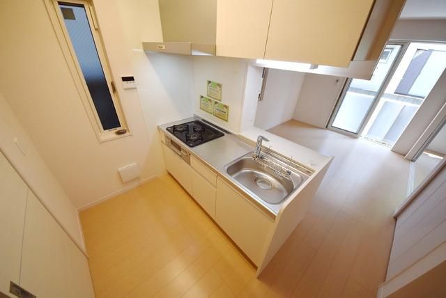 キッチン　収納も多く広いキッチンです。