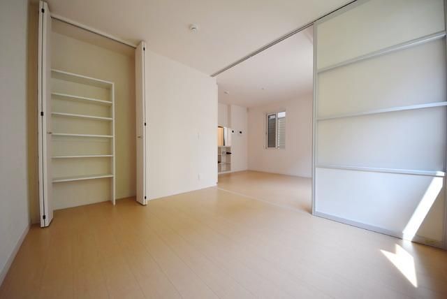 その他部屋・スペース　広い収納付の明るいお部屋です。