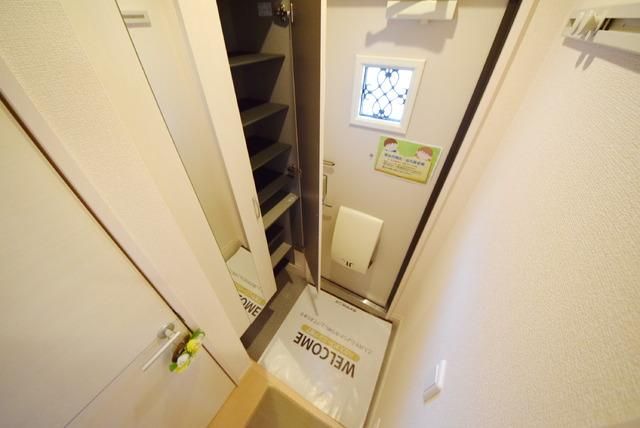 玄関　大きな下駄箱のある玄関です。