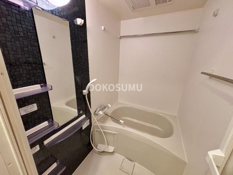 バス・シャワールーム　一日の疲れをやさしく癒やす、清潔感あふれるリラックスバス。