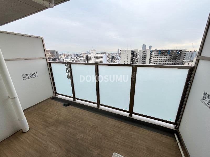 バルコニー　心地よい風と光を感じる、暮らしの楽しみが広がる場所。