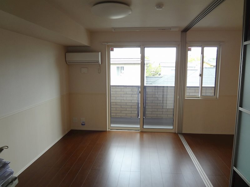 居室・リビング　※同管理会社類似物件の参考画像です