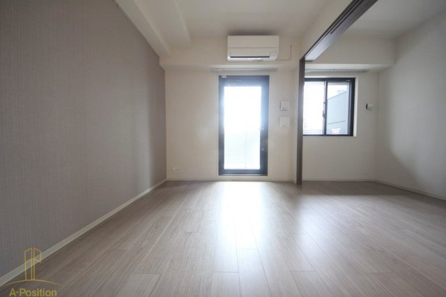 居室・リビング　コンフォリア・リヴ南森町Q