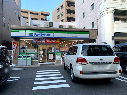 コンビニ　ファミリーマート 那古野南店（コンビニ）まで67m