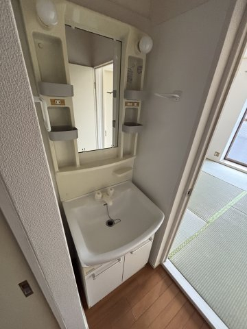 洗面設備　別部屋参考画像です。