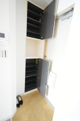 玄関　別部屋参考画像です。