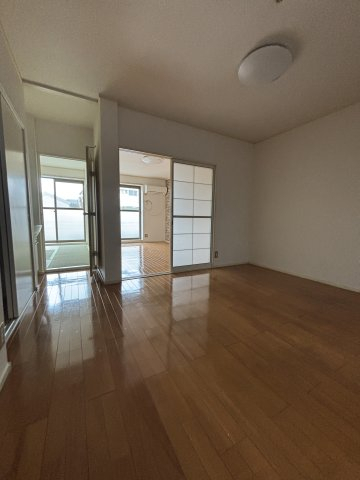 居室・リビング　別部屋参考画像です。