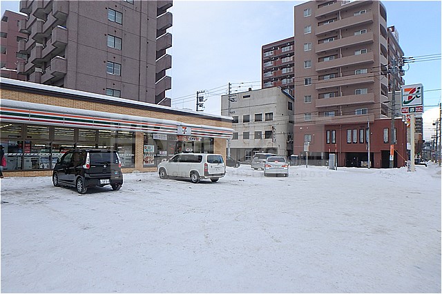 コンビニ　セブンイレブン札幌南9条西7丁目店（コンビニ）まで219m