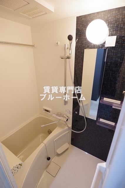 バス・シャワールーム　追炊き・浴室乾燥付きバス！