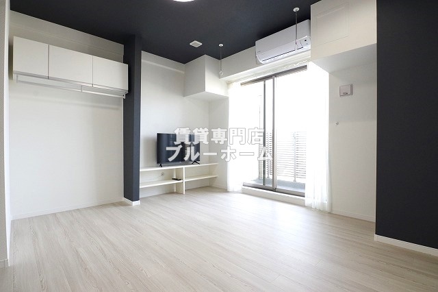 居室・リビング　洋室8.3帖！