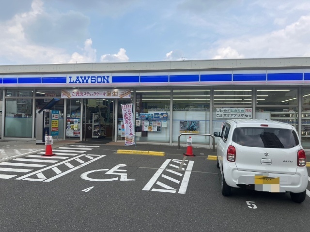 コンビニ　ローソン西小倉駅前店（コンビニ）まで270m