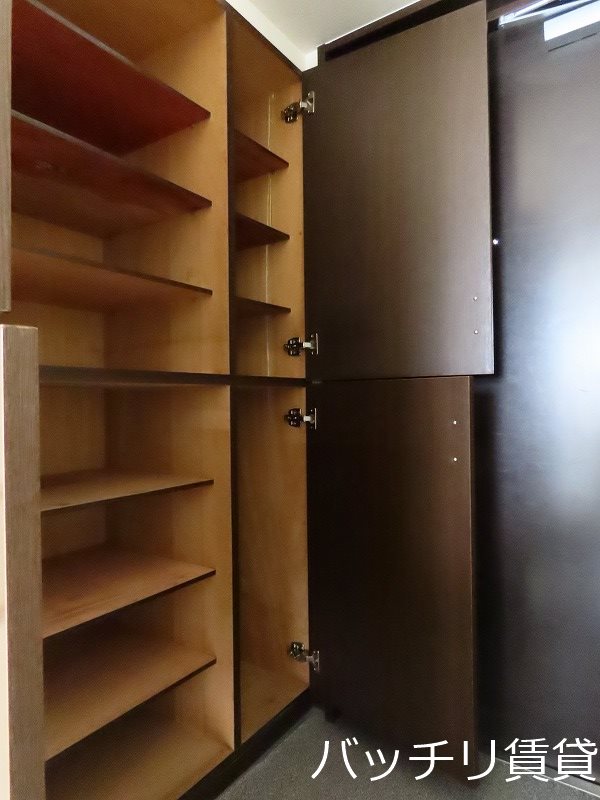 玄関　＊画像は別部屋のためイメージ、現状優先いたします