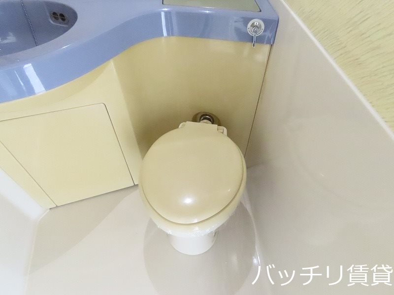 トイレ　＊画像は別部屋のためイメージ、現状優先いたします