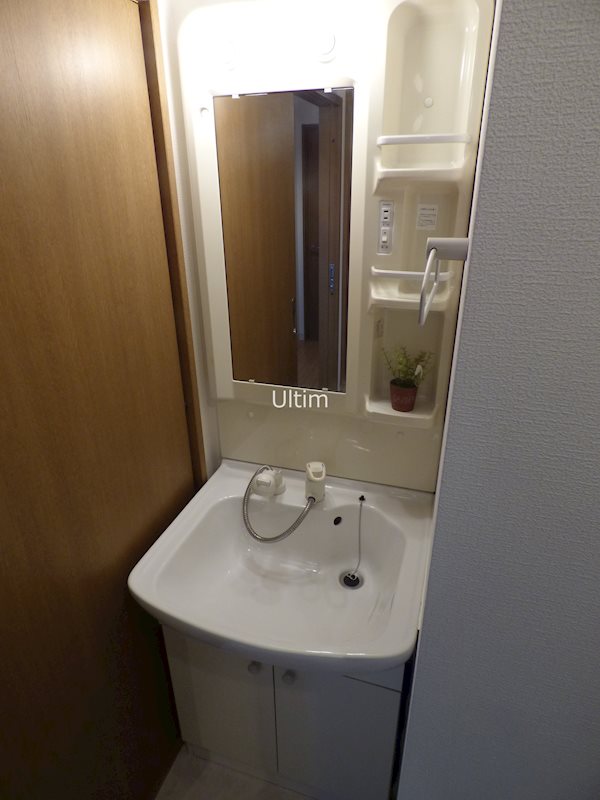 洗面設備　※同タイプの他のお部屋です