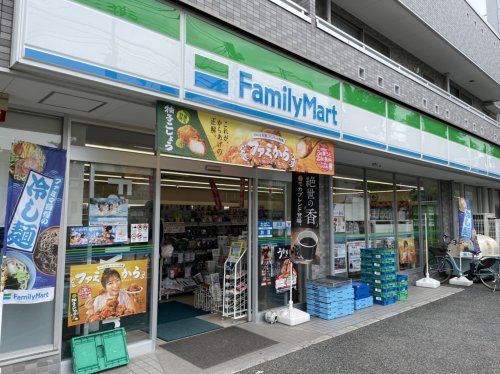 コンビニ　ファミリーマート 目黒柿の木坂店（コンビニ）まで411m