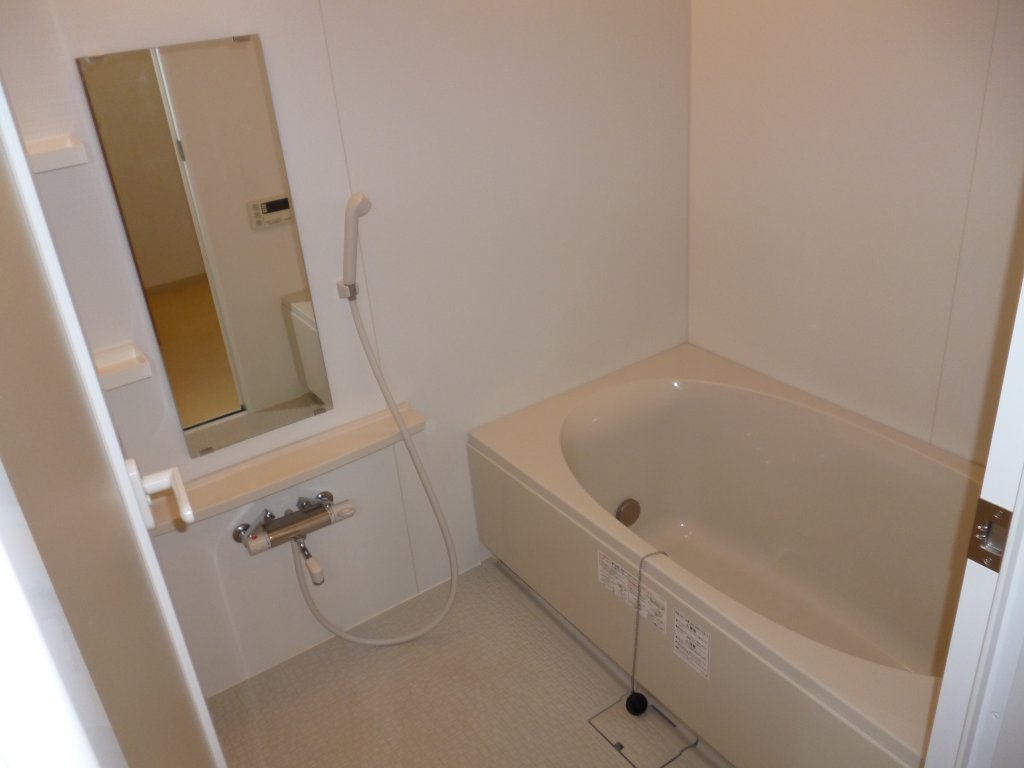 バス・シャワールーム　追焚きバス・浴室乾燥機付き