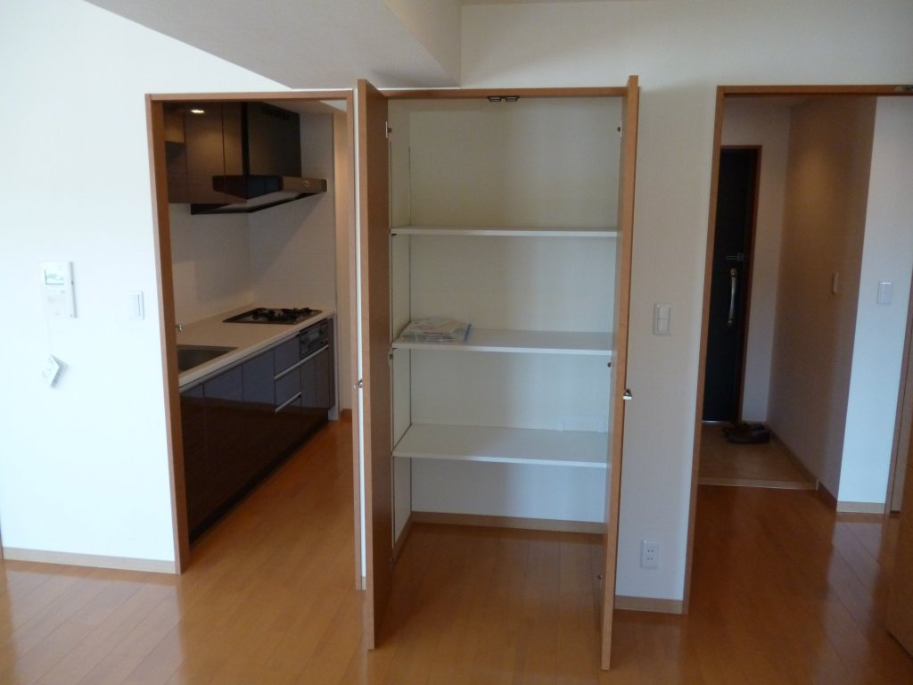 セキュリティ　リビング収納