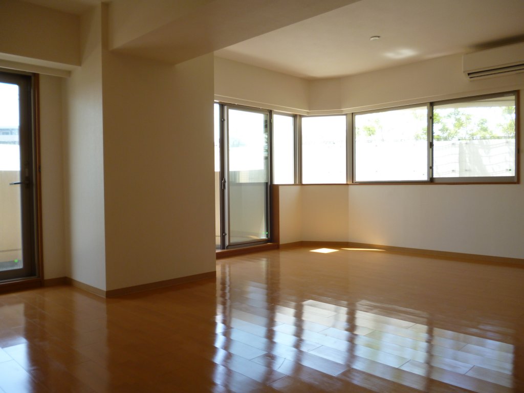 居室・リビング　日当り良好な角部屋　遮音フローリング採用