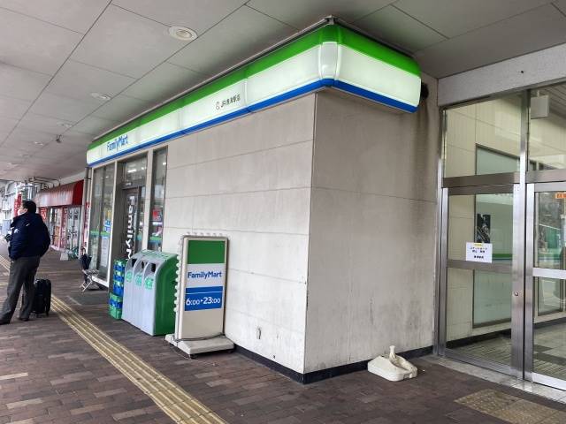 コンビニ　ファミリーマート　ＪＲ唐津駅店（コンビニ）まで200m