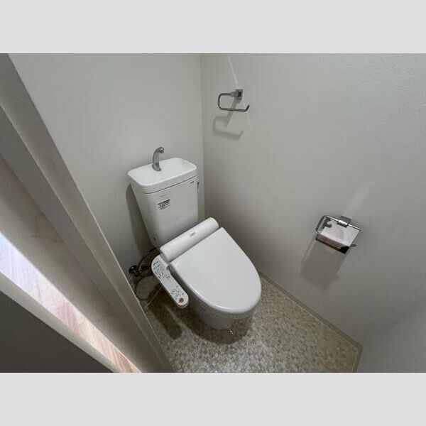 トイレ　写真は同タイプのものです。