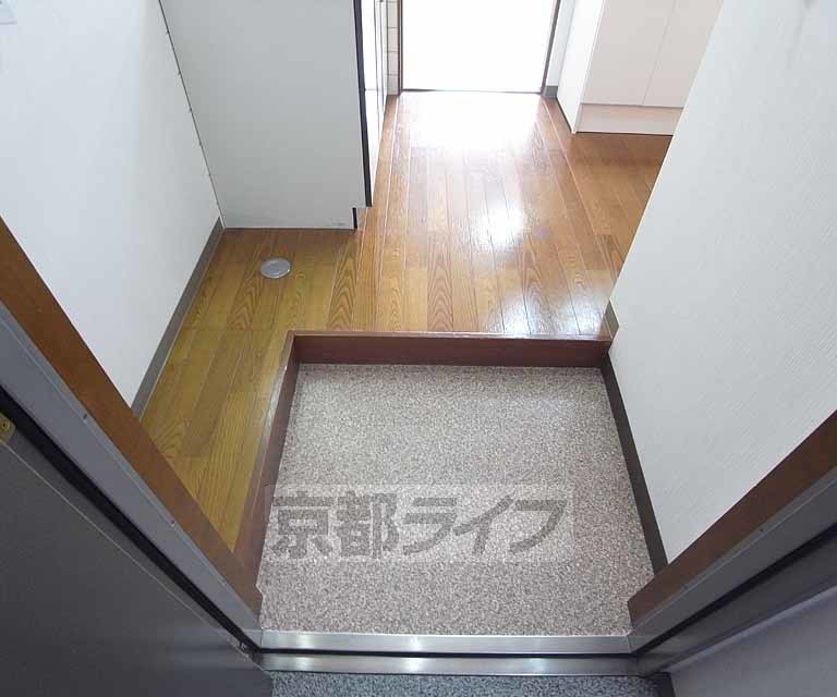 玄関　シンプルな玄関です。