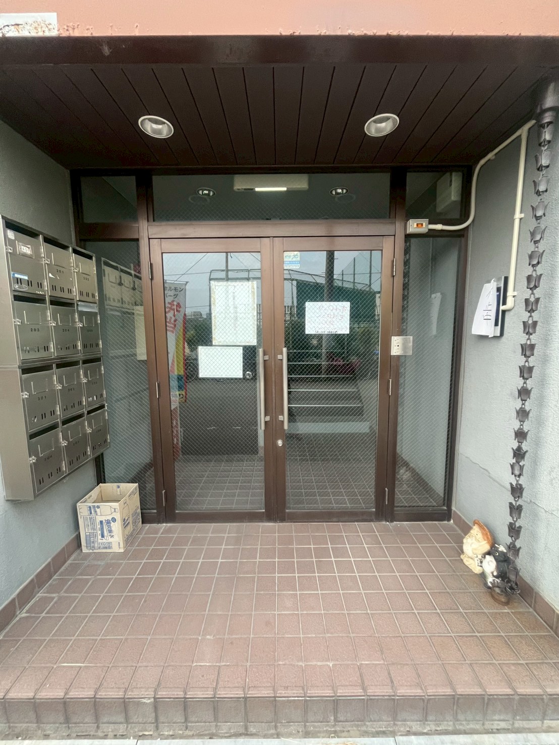 エントランス　建物玄関・メールボックス