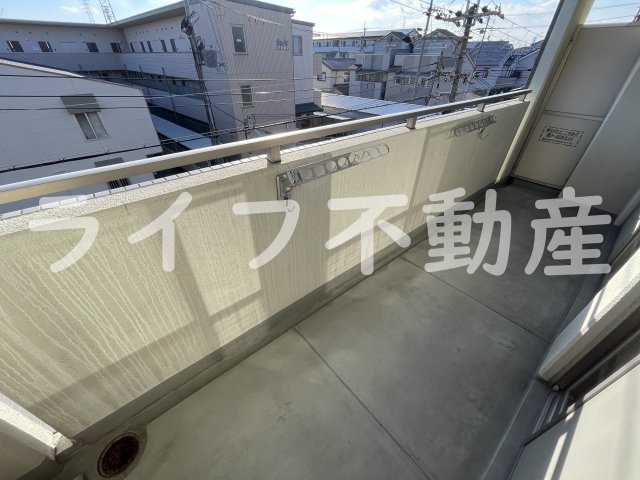 バルコニー　外からの目が気にならないバルコニーで洗濯物が干せます
