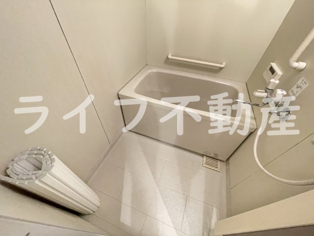 バス・シャワールーム　落ち着いた空間のお風呂です