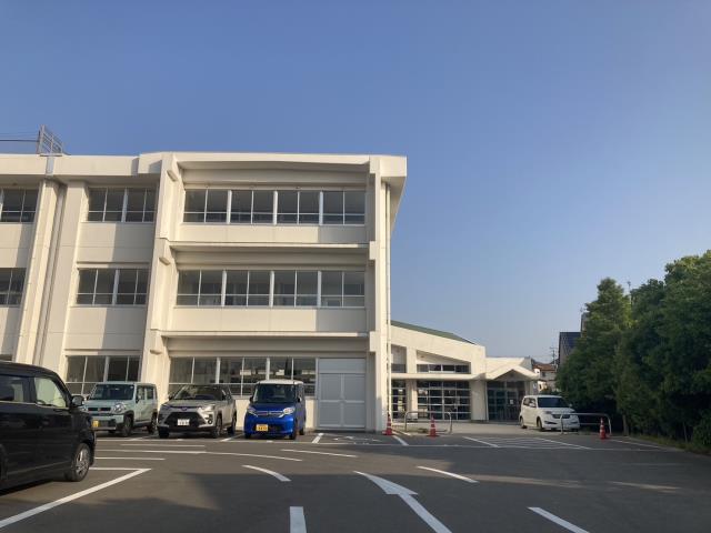 小学校　春日市立小学校天神山小学校（小学校）まで460m