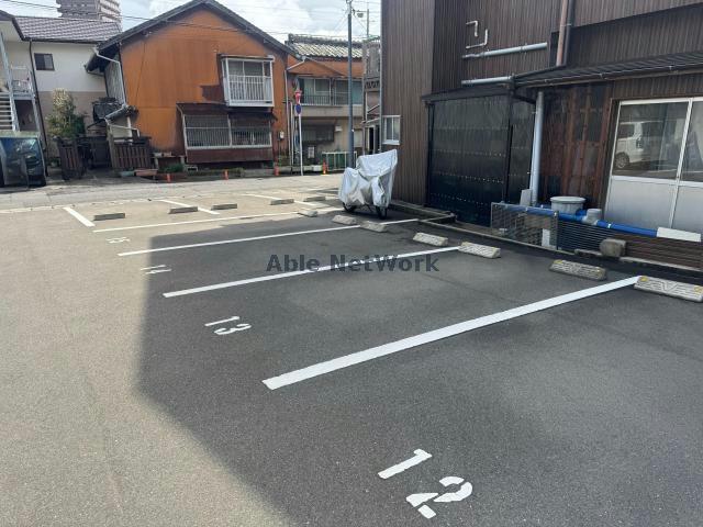 駐車場　駐車場
