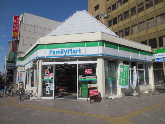 コンビニ　ファミリーマート（コンビニ）まで195m