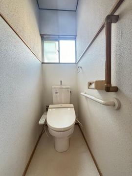 焼津市本町二丁目戸建のトイレ写真