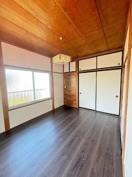 焼津市本町二丁目戸建の居間写真