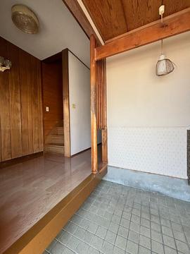 焼津市本町二丁目戸建の玄関写真
