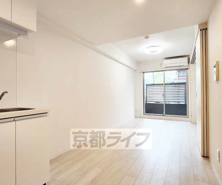 居室・リビング　落ち着いた雰囲気のお部屋です