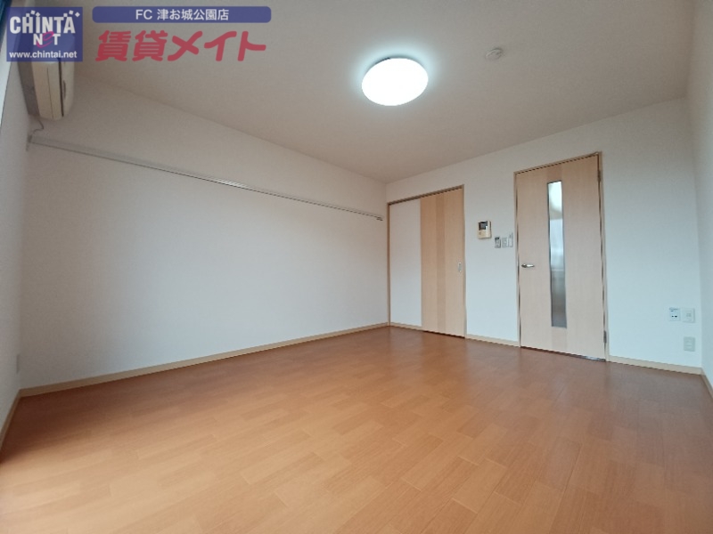 居室・リビング　同タイプの部屋写真です。