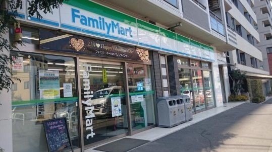 コンビニ　ファミリーマート サンズ市谷柳町店（コンビニ）まで285m