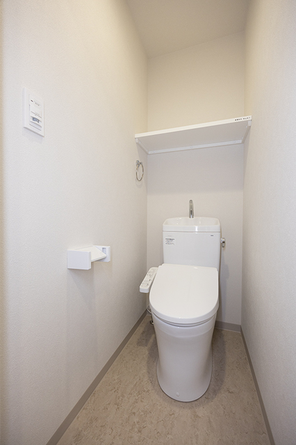 トイレ　※写真は同タイプ住戸です。