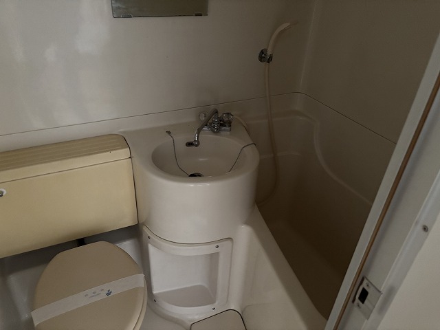 バス・シャワールーム　お風呂とトイレと洗面台の３点ユニットバスです♪