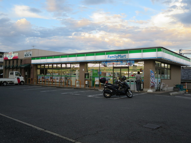 コンビニ　ファミリーマート せきぐち戸塚原宿店（コンビニ）まで107m