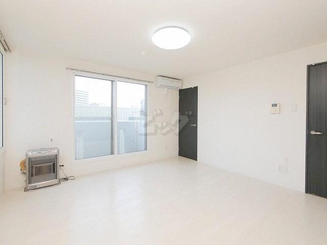その他部屋・スペース　窓が大きく明るいお部屋です♪