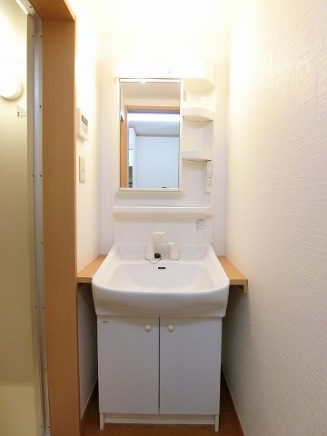 洗面設備　洗髪洗面化粧台で忙しい朝にも寝癖の付いた頭にも優しい☆お化粧