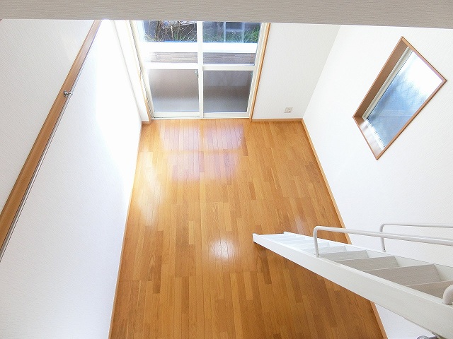 眺望　ロフトからの景観です！天井が高く開放感のある洋室6帖のお部屋
