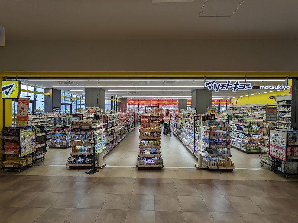 ドラックストア　マツモトキヨシ ららテラス HARUMI FLAG店（ドラッグストア）まで450m