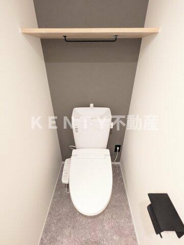 トイレ　落ち着いた色調のトイレです