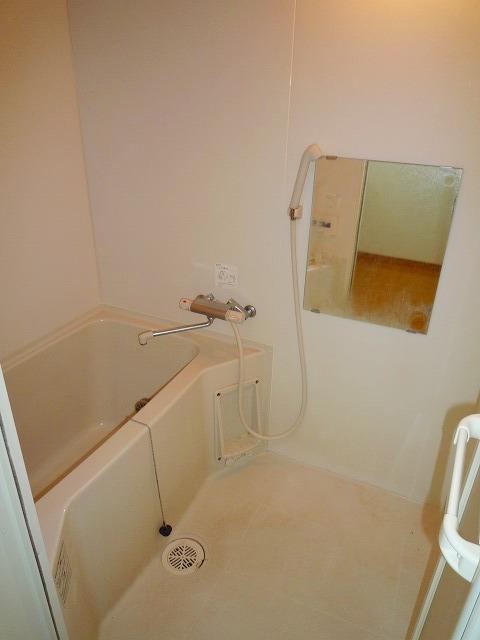 バス・シャワールーム　※写真他部屋参照